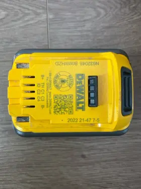DCC2520B DEWALT Air Compressor Battery Charger #2