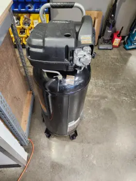 E111138 HUSKY TOOLS Compressor