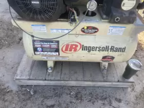 146042 INGERSOLL RAND Gas Air Compressor Cfm Kohler