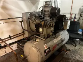 15TE15 INGERSOLL RAND Gallon Air Compressor