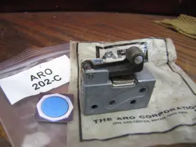 202-C INGERSOLL RAND Aro Hinge Roller Lever Actuator Valve
