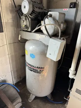 242-5N INGERSOLL RAND Piston Air Compressor