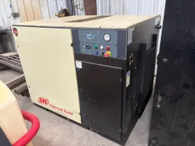 UP6-40-125 INGERSOLL RAND Rotary Screw Air Compressor Vac