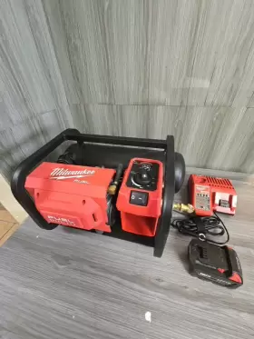 284020 MILWAUKEE TOOLS Air Compressors