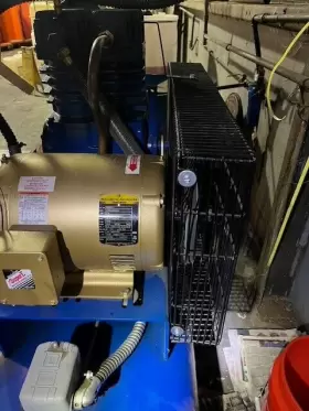 UTY700358 QUINCY Air Compressor #2