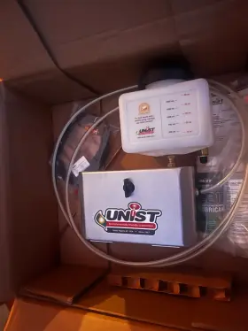 13002 UNIST Lubricator Box