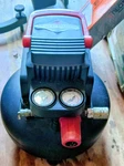 Briggs & Stratton 3 Gallon Portable Air Compressor Oil-free 074065-00. Fixed Price $40.00.